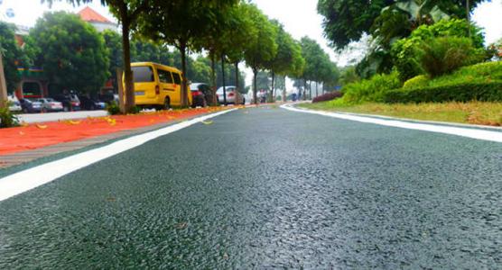 透水混凝土的建設(shè)對(duì)整個(gè)項(xiàng)目的施工質(zhì)量有很大影響。但是，由于基層建筑在地面上作業(yè)，因此極易受到其他因素的影響